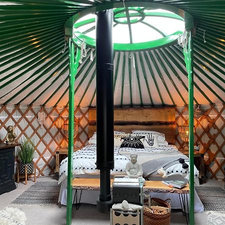 O Dan Y Coed Luxury Yurt With Hot Tub Hotel Chwilog Luaran gambar