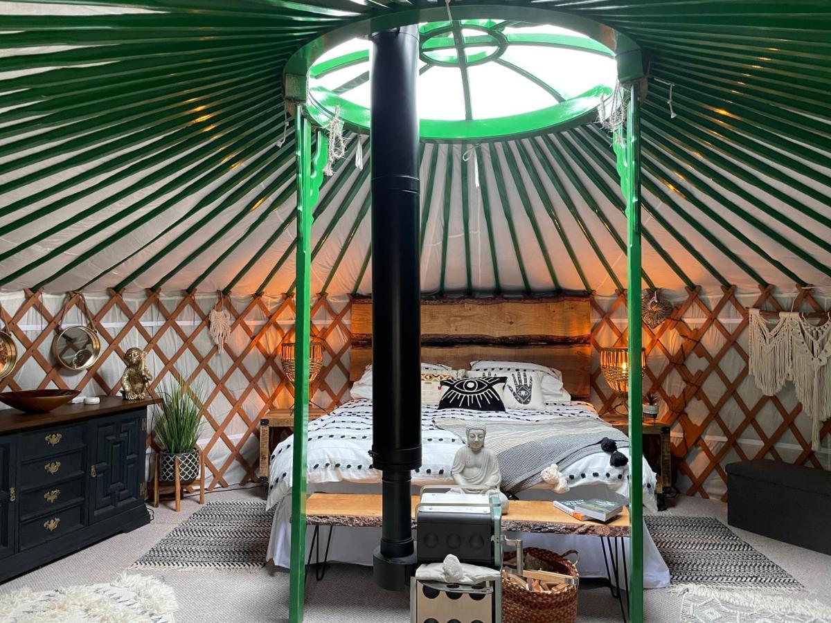 O Dan Y Coed Luxury Yurt With Hot Tub Hotel Chwilog Luaran gambar