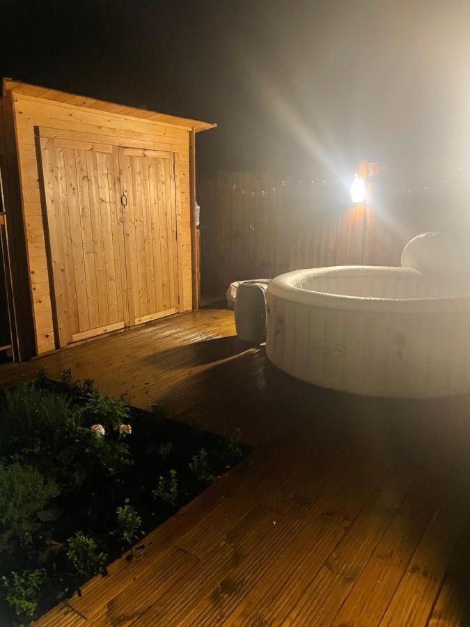 O Dan Y Coed Luxury Yurt With Hot Tub Hotel Chwilog Luaran gambar